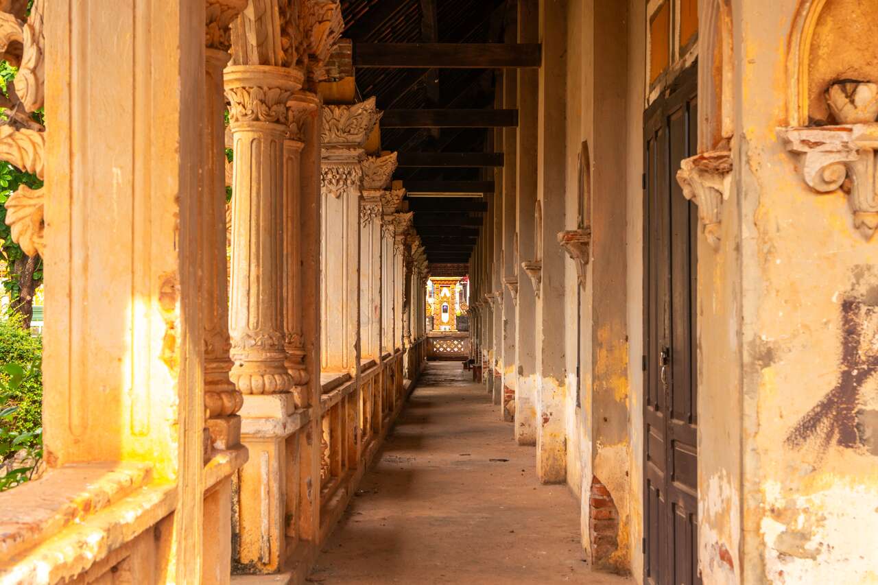 Capture the authentic charm of Pakse’s lush scene